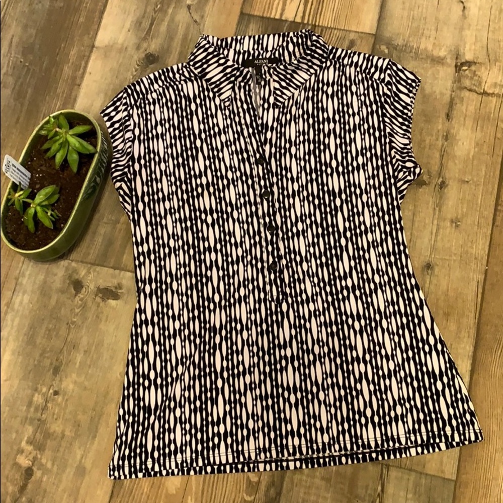 ☀️Alfani Petite small geometric print top PS☀️